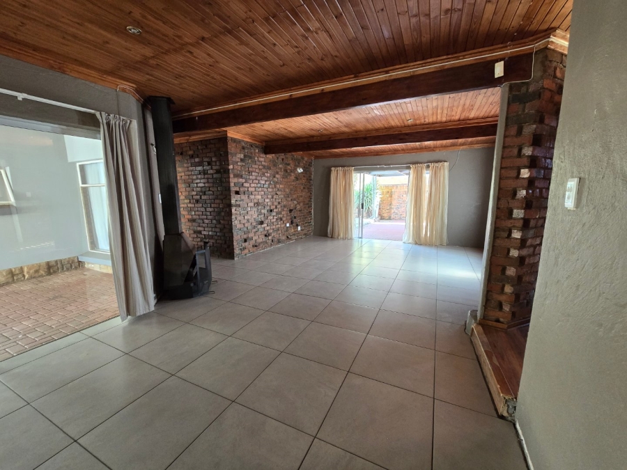 5 Bedroom Property for Sale in Universitas Free State